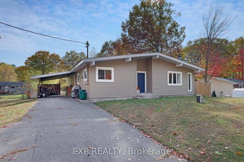 Photo 2 at 136 Resthaven Avenue, Constance Bay