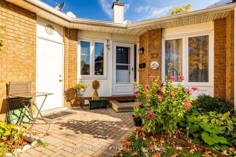 Photo 3 at 14 - 27 Pine Needles Court, Stittsville (Central), Stittsville