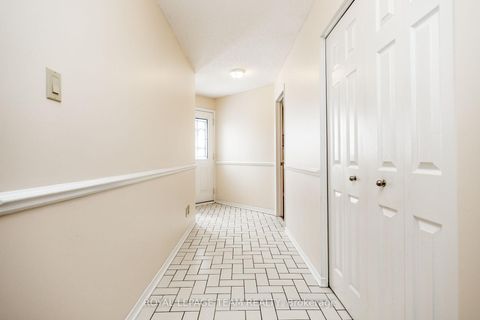 Photo 5 at 14 - 27 Pine Needles Court, Stittsville (Central), Stittsville