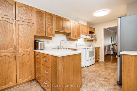 Photo 15 at 14 - 27 Pine Needles Court, Stittsville (Central), Stittsville