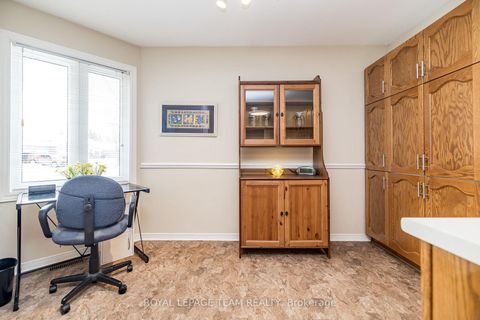 Photo 18 at 14 - 27 Pine Needles Court, Stittsville (Central), Stittsville