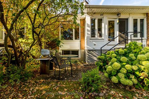 Photo 34 at 14 - 27 Pine Needles Court, Stittsville (Central), Stittsville