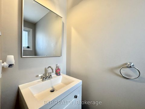 Photo 2 at 1584 Hoskins Crescent, Fallingbrook/Pineridge, Orleans