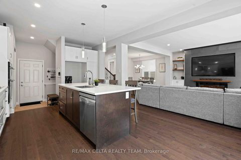 Photo 13 at 58 HACKAMORE Crescent, Goulbourn Twp From Franktown Rd/South To Rideau, Stittsville