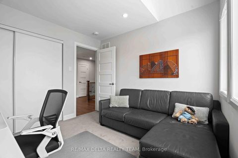 Photo 23 at 58 HACKAMORE Crescent, Goulbourn Twp From Franktown Rd/South To Rideau, Stittsville