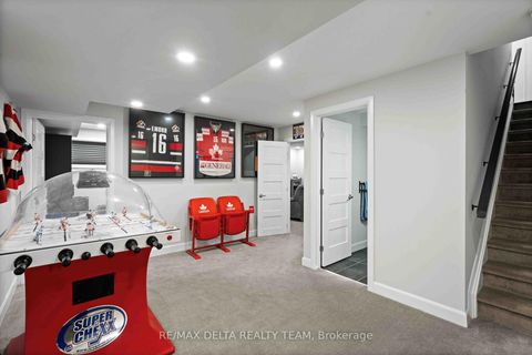 Photo 32 at 58 HACKAMORE Crescent, Goulbourn Twp From Franktown Rd/South To Rideau, Stittsville