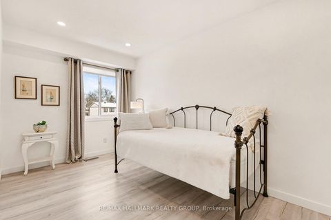 Photo 17 at 6861 Bilberry Drive, Convent Glen North, Orleans