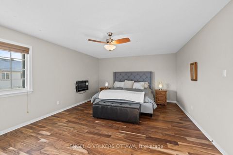 Photo 20 at 406 Keith Crescent, Mer Bleue/Bradley Estates/Anderson Park, Orleans