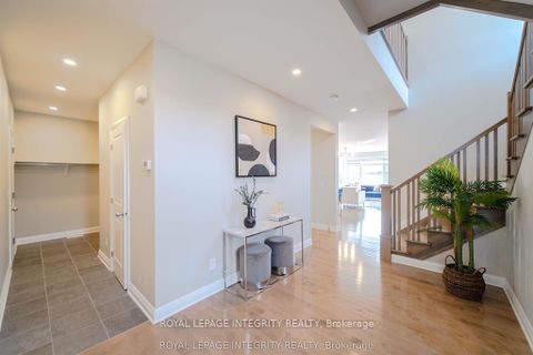 Photo 5 at 28 Greensand Place, Kanata Lakes/Heritage Hills, Kanata