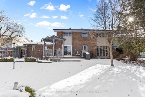 Photo 5 at 22 Banting Crescent, Beaverbrook, Kanata