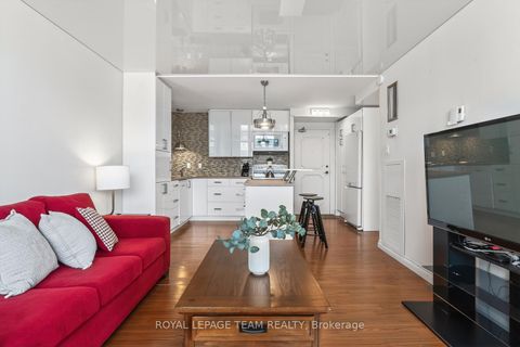 Photo 2 at 809 - 530 Laurier Avenue W, Ottawa Centre