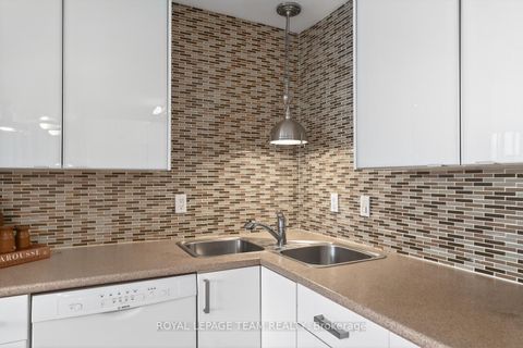 Photo 11 at 809 - 530 Laurier Avenue W, Ottawa Centre