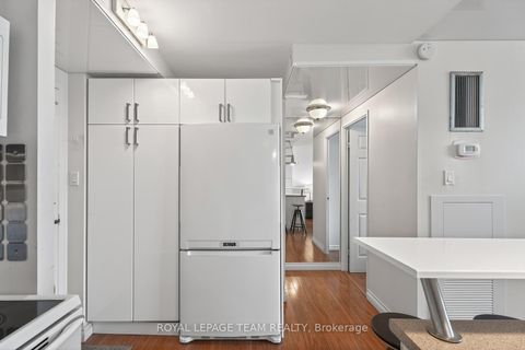 Photo 12 at 809 - 530 Laurier Avenue W, Ottawa Centre