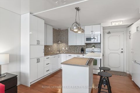 Photo 15 at 809 - 530 Laurier Avenue W, Ottawa Centre