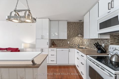 Photo 17 at 809 - 530 Laurier Avenue W, Ottawa Centre
