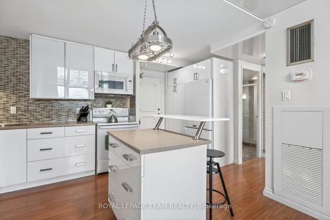 Photo 19 at 809 - 530 Laurier Avenue W, Ottawa Centre