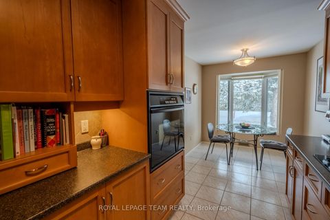 Photo 11 at 118 Seabrooke Drive, Glencairn/Hazeldean, Kanata