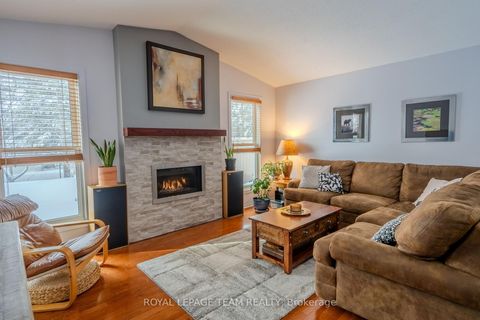 Photo 13 at 118 Seabrooke Drive, Glencairn/Hazeldean, Kanata