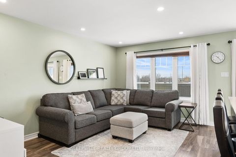 Photo 13 at 566 Meadowcreek Circle, Emerald Meadows/Trailwest, Kanata