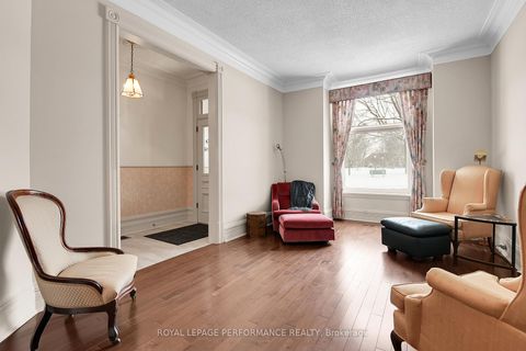 Photo 4 at 337 Lyon Street N, Ottawa Centre