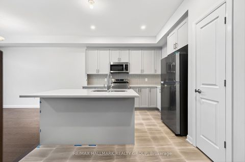 Photo 14 at 887 Eileen Vollick Crescent, Morgan's Grant/South March, Kanata