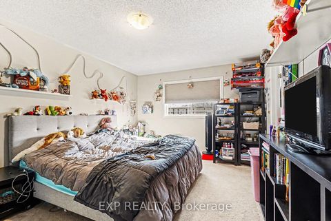 Photo 11 at 735 Regiment Avenue, Emerald Meadows/Trailwest, Kanata