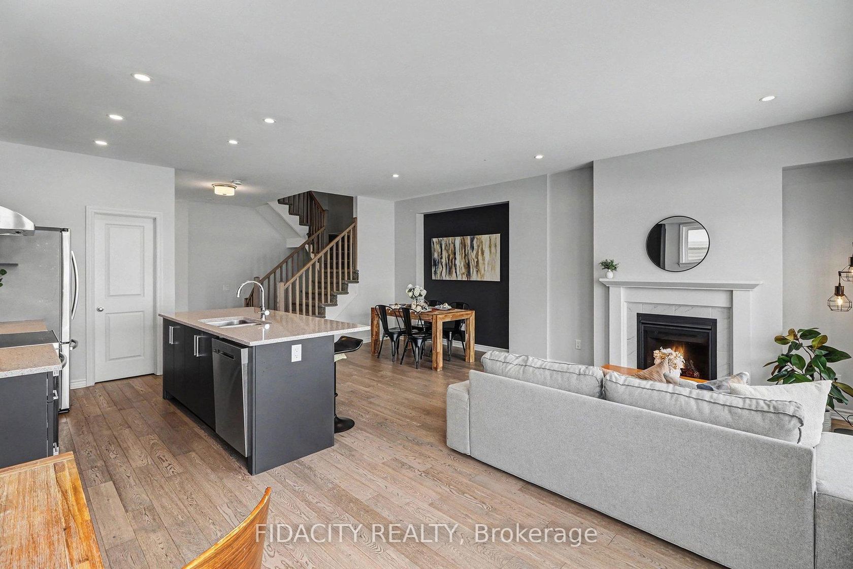 919 Antonio Farley Street, Camelot, Orleans 2