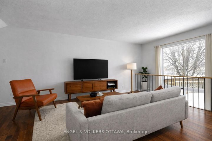 Photo 2 at 101 Halley Street, Nepean (Heritage Park), Ottawa