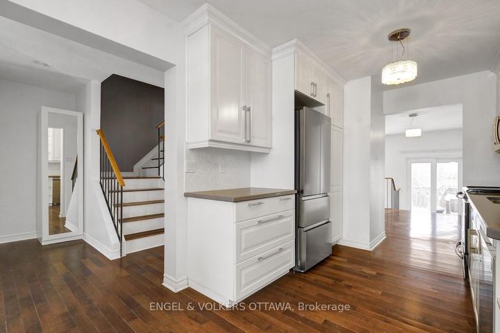 Photo 5 at 101 Halley Street, Nepean (Heritage Park), Ottawa