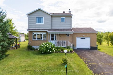 Photo 1 at 105 Cricket Crescent, Dunrobin, Constance Bay