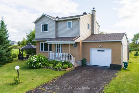 Photo 2 at 105 Cricket Crescent, Dunrobin, Constance Bay