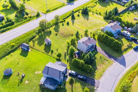 Photo 4 at 105 Cricket Crescent, Dunrobin, Constance Bay