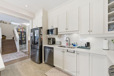 Photo 7 at 132 Asper Trail Circle, Emerald Meadows/Trailwest, Kanata