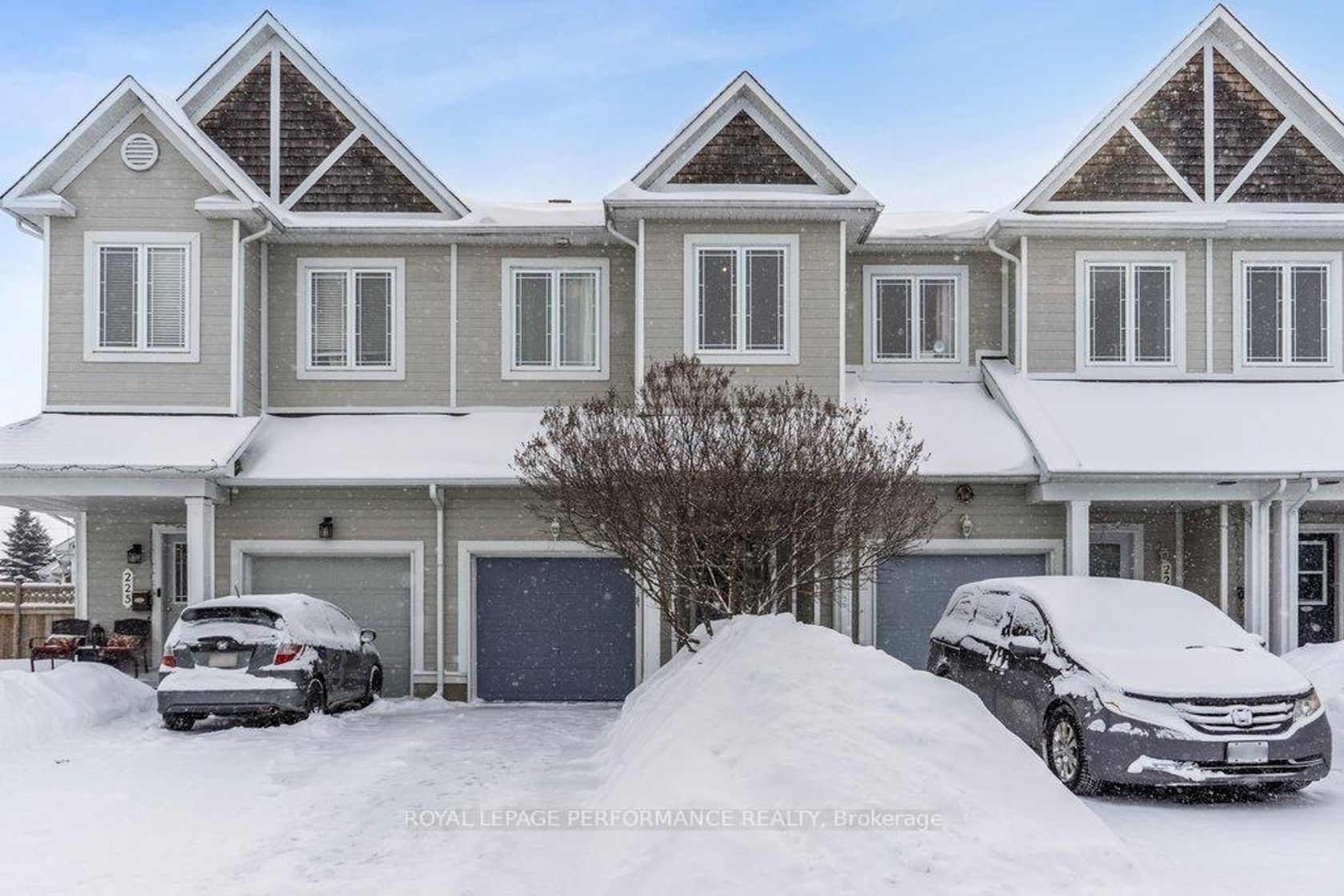 223 Catamount Court, Emerald Meadows/Trailwest, Kanata 2