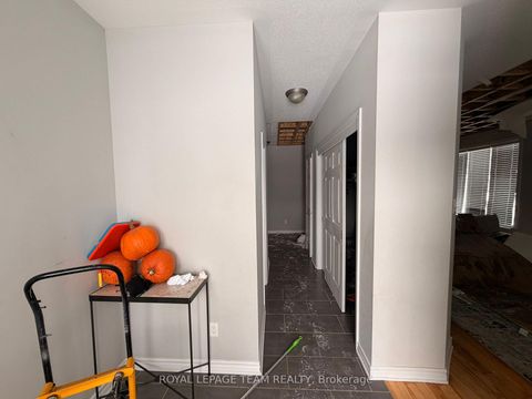 Photo 2 at 300 Fairlakes Way, Avalon East, Orleans