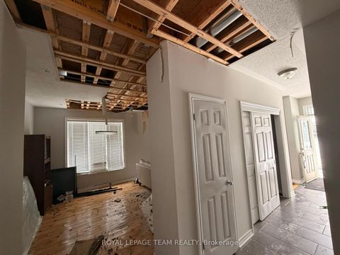 Photo 5 at 300 Fairlakes Way, Avalon East, Orleans