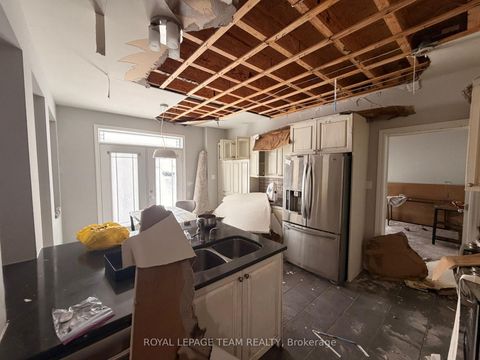 Photo 7 at 300 Fairlakes Way, Avalon East, Orleans