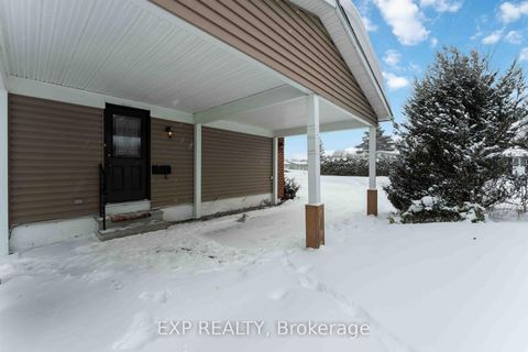 Photo 1 at 303 Amiens Street, Bilberry Creek/Queenswood Heights, Orleans