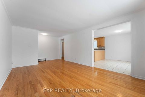 Photo 5 at 303 Amiens Street, Bilberry Creek/Queenswood Heights, Orleans