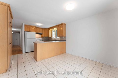 Photo 6 at 303 Amiens Street, Bilberry Creek/Queenswood Heights, Orleans