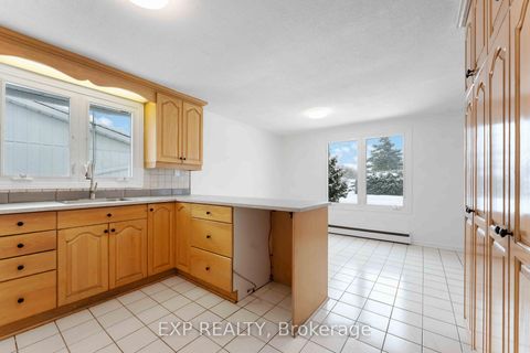 Photo 8 at 303 Amiens Street, Bilberry Creek/Queenswood Heights, Orleans