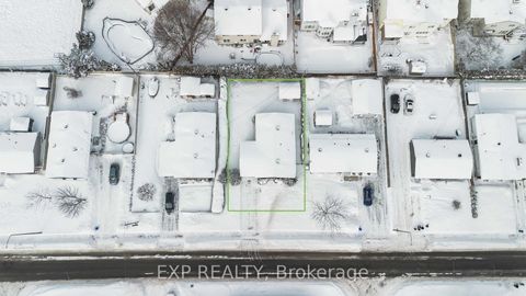 Photo 28 at 303 Amiens Street, Bilberry Creek/Queenswood Heights, Orleans