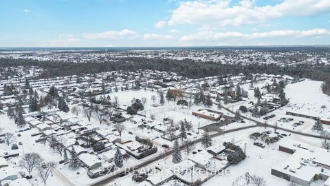 Photo 31 at 303 Amiens Street, Bilberry Creek/Queenswood Heights, Orleans