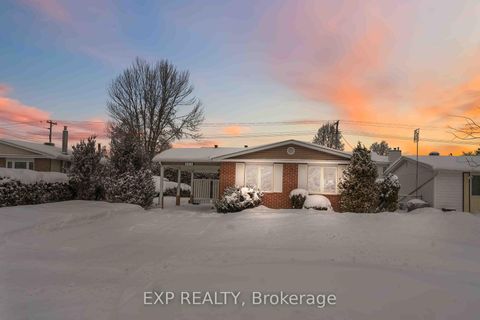 Photo 35 at 303 Amiens Street, Bilberry Creek/Queenswood Heights, Orleans