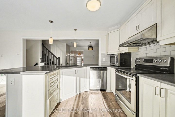 Photo 10 at 407 White Arctic Avenue, Nepean (Half Moon Bay), Ottawa