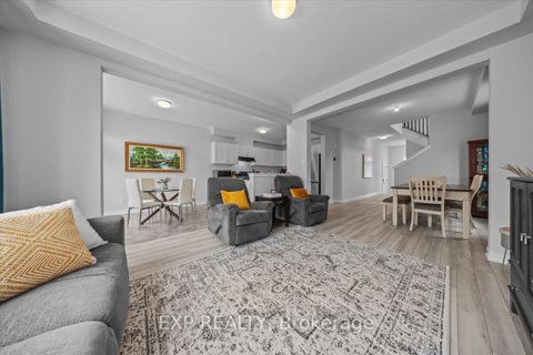 Photo 8 at 686 Quilter Row, Goulbourn Twp From Franktown Rd/South To Rideau, Stittsville