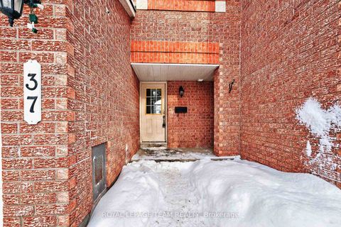 Photo 3 at 37 Flowertree Crescent, Emerald Meadows/Trailwest, Kanata