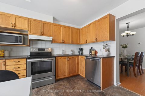 Photo 18 at 37 Flowertree Crescent, Emerald Meadows/Trailwest, Kanata