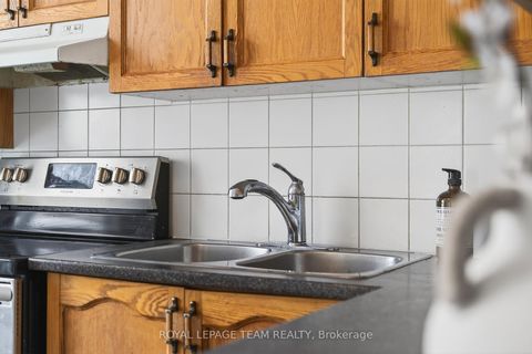 Photo 21 at 37 Flowertree Crescent, Emerald Meadows/Trailwest, Kanata