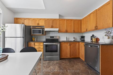 Photo 23 at 37 Flowertree Crescent, Emerald Meadows/Trailwest, Kanata